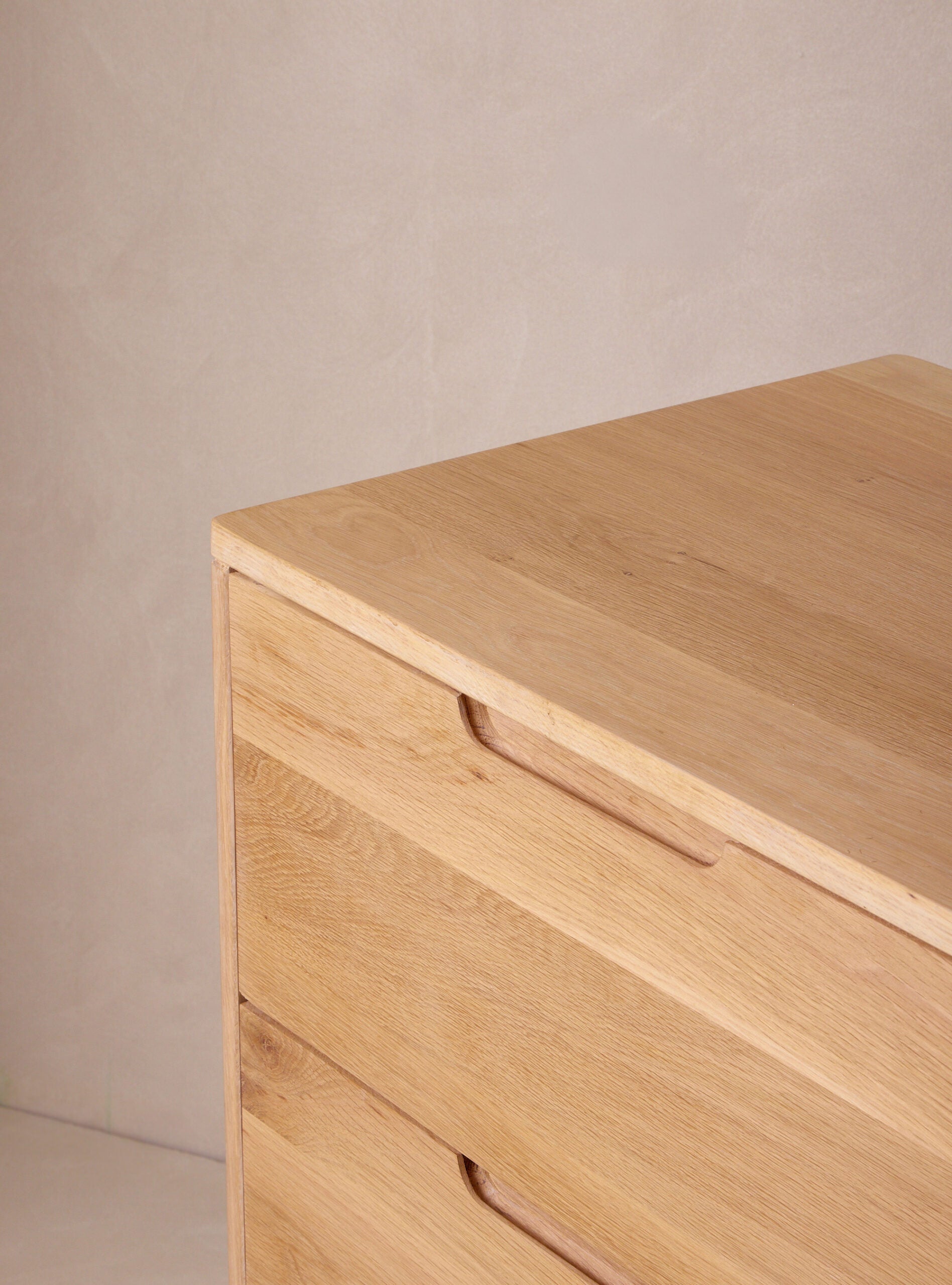 Tavi Chest of Drawers - Ball Feet