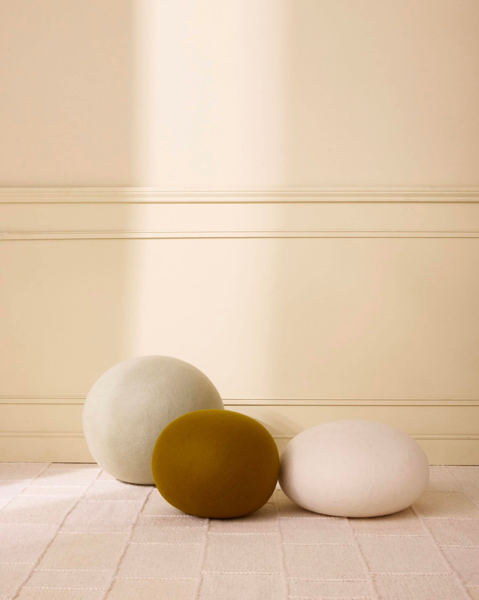 Pouf Ball - Medium