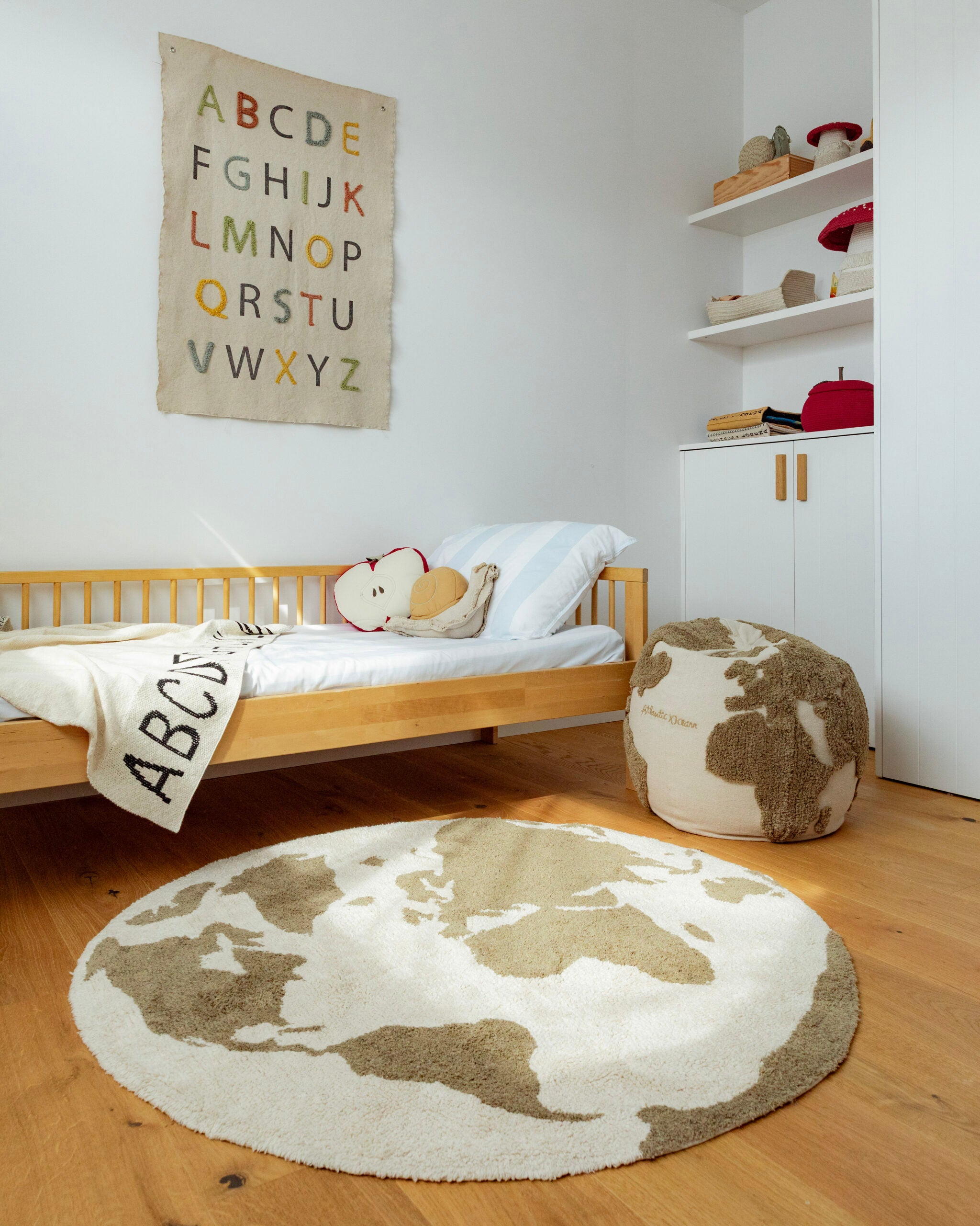 Pouf World Map Rugcycled